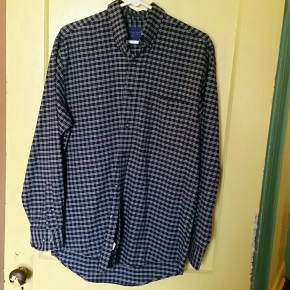 LOT of (4)Mens button down dress shirts - Picture 4 of 5